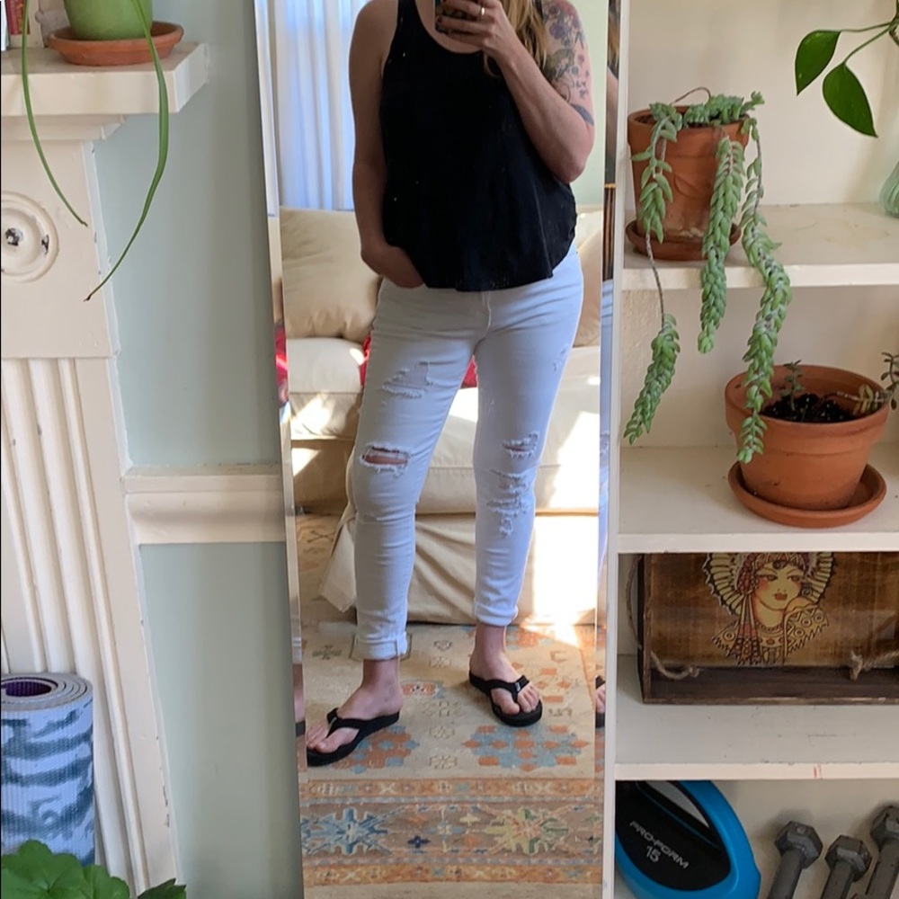 Old Navy 8 regular destroy white jeans